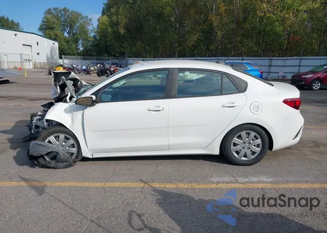2021 Kia Rio S z USA, uszkodzony, nr VIN 3KPA24AD7ME392883